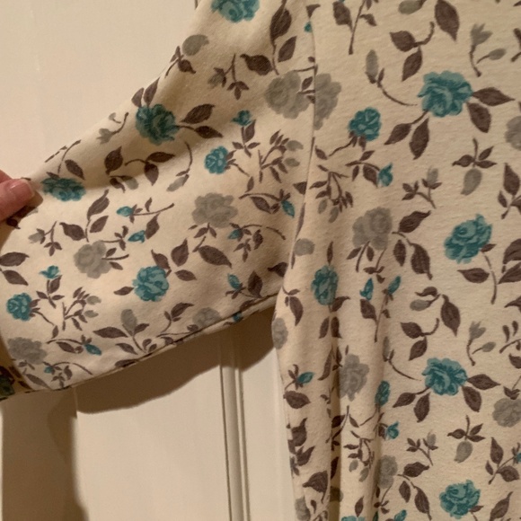 Vintage New York Style Brushed Long Sleeve Tee, Cream with Blue Flowers - Picture 7 of 7